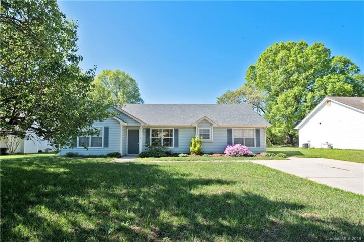 16515 Glenfurness Drive sold home in Glenfurness, Huntersville, NC