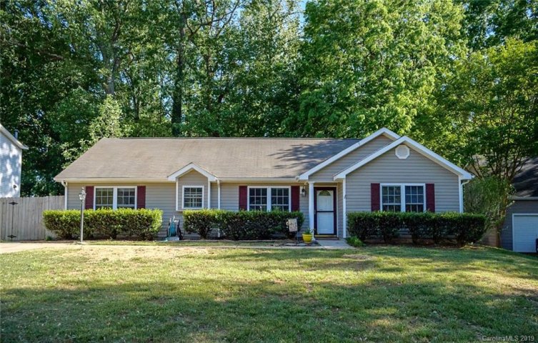 8110 Maxwelton Drive sold home in Glenfurness, Huntersville, NC