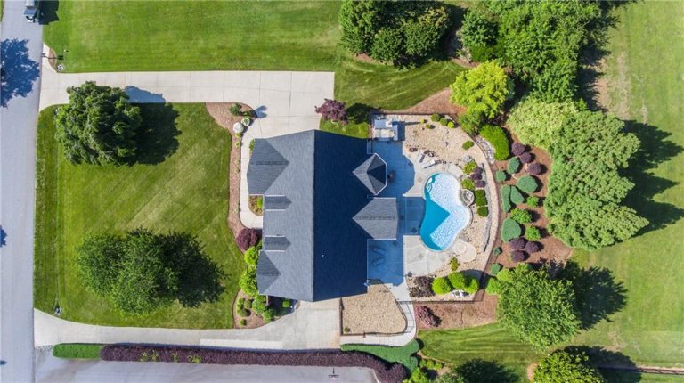 1035 Horse Rock Road sold home in BAKER MOUNTAIN ESTATES, Hickory, NC