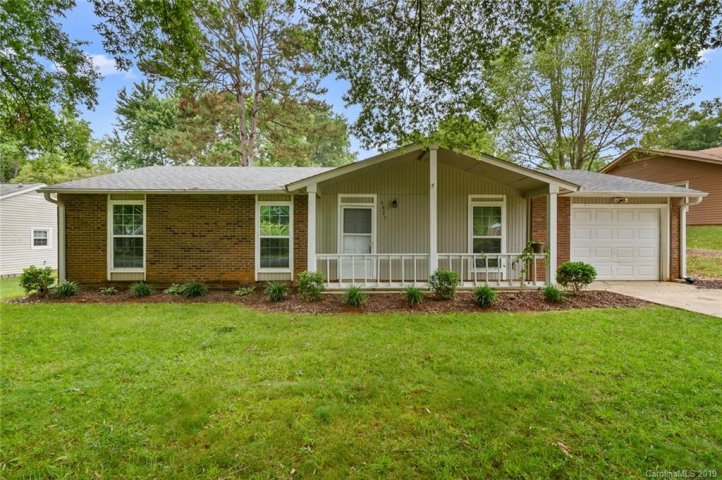 9027 Bremerton Court sold home in Eastwoods, Charlotte, NC