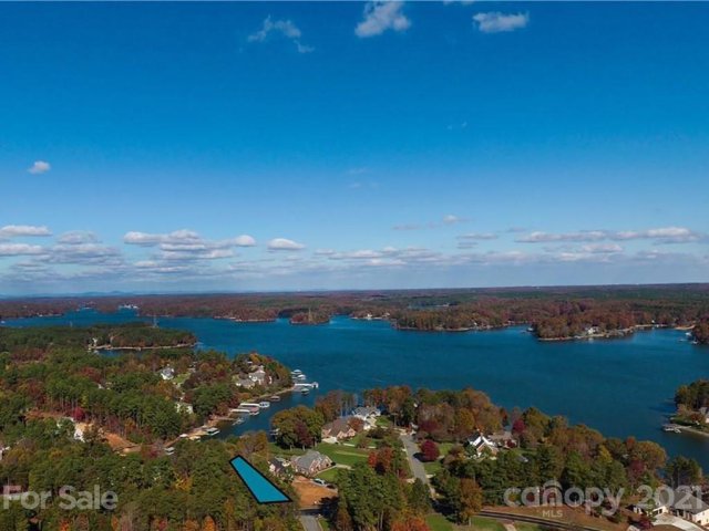 9392 Island Point Road 4 sold home in Lakepointe, Sherrills Ford, NC