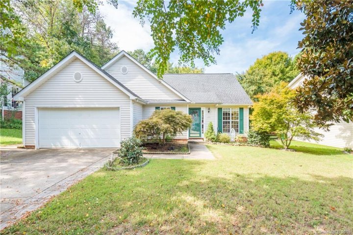 3212 Leicester Drive sold home in Buckingham, Matthews, NC
