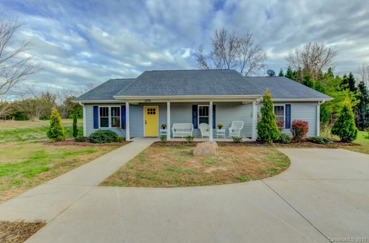 1474 Old Spartanburg Road sold home in Barker Heights, Hendersonville, NC