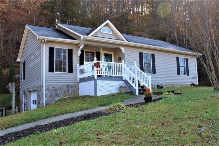 2478 Indian Grave Road sold home in Indian Hills, Lenoir, NC