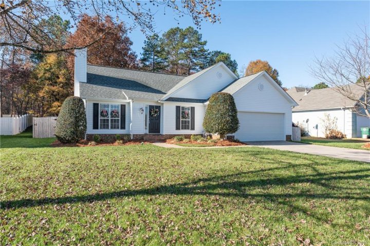 6021 Colchester Lane sold home in Buckingham, Matthews, NC