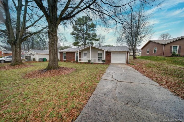 9027 Bremerton Court 122 sold home in Eastwoods, Charlotte, NC