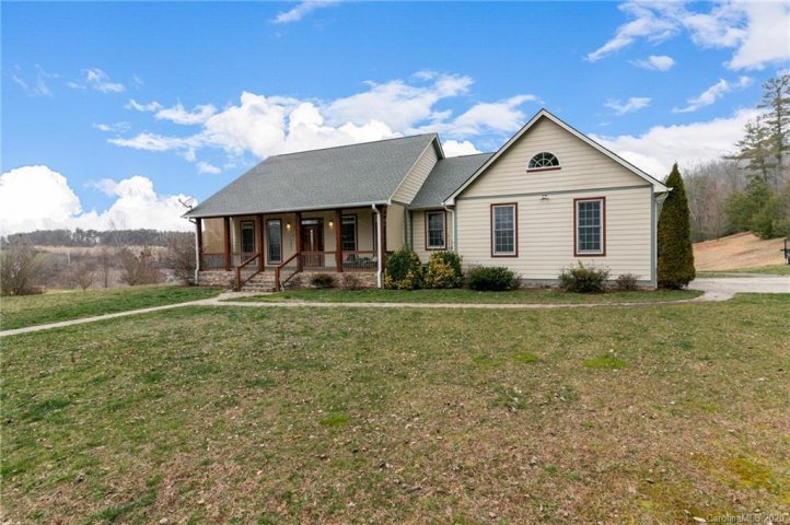 125 Ivy Meadows Drive sold home in Ivy Meadows, Weaverville, NC