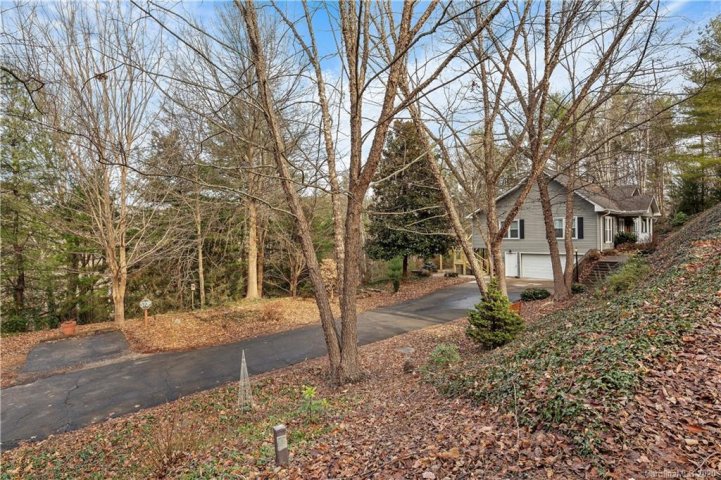 153 Skyview Circle sold home in Hills Of Beaverdam, Asheville, NC