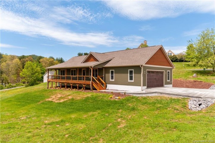 304 Jackie Jones Drive sold home in Red Oak Plantation, Leicester, NC