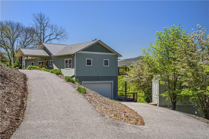 304 Sunset Mountain Road sold home in Sunset Mountain, Bakersville, NC