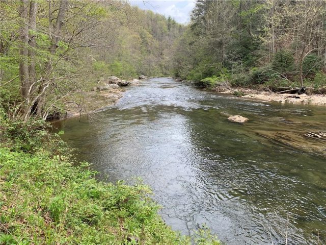 Lot 75 River Crest Road sold home in River Crest, Green Mountain, NC