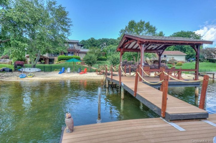 18700 Bluff Point Road sold home in Bluff Point, Cornelius, NC