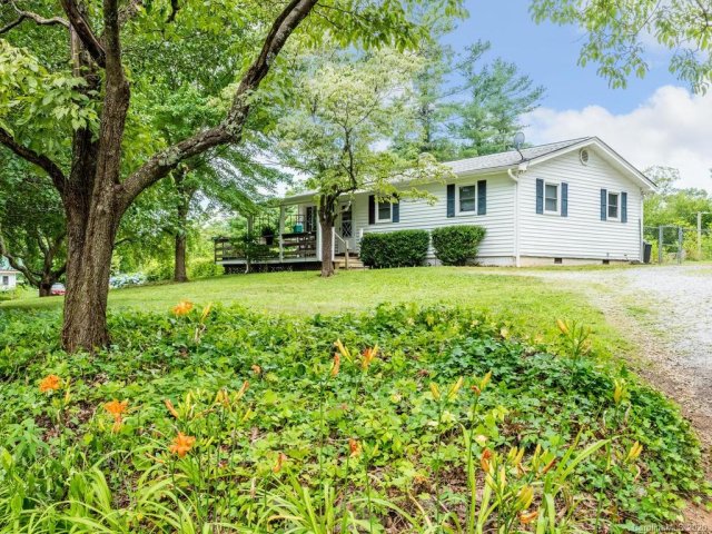 406 Beverly Avenue sold home in Barker Heights, Hendersonville, NC