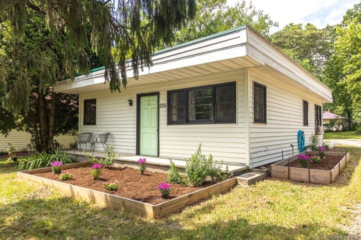 226 Substation Street sold home in Barker Heights, Hendersonville, NC