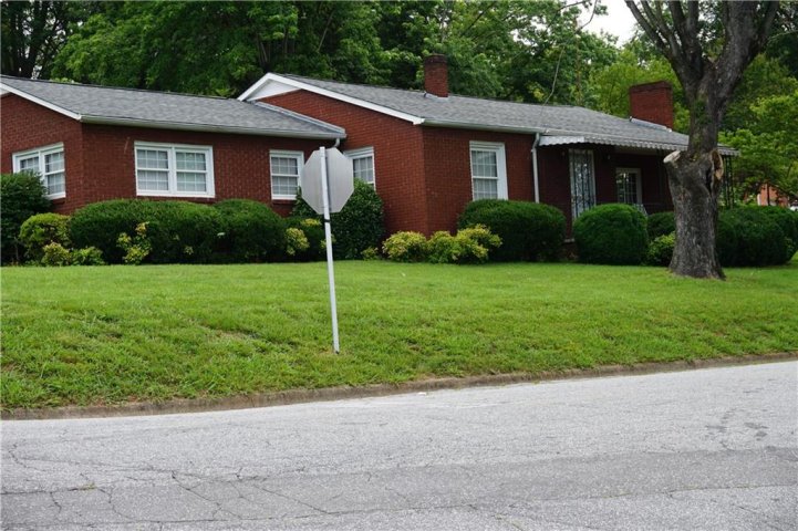 1024 Pennton Avenue sold home in Kentwood, Lenoir, NC