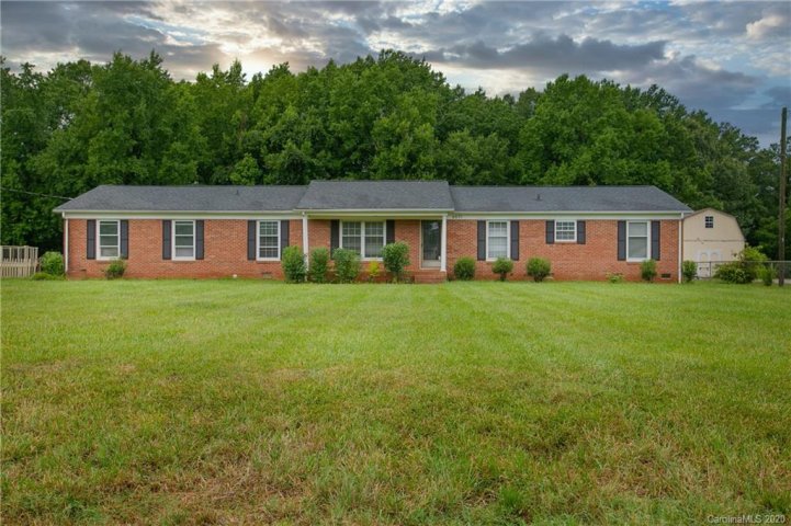 6631 Dwightware Boulevard sold home in Eastwoods, Charlotte, NC