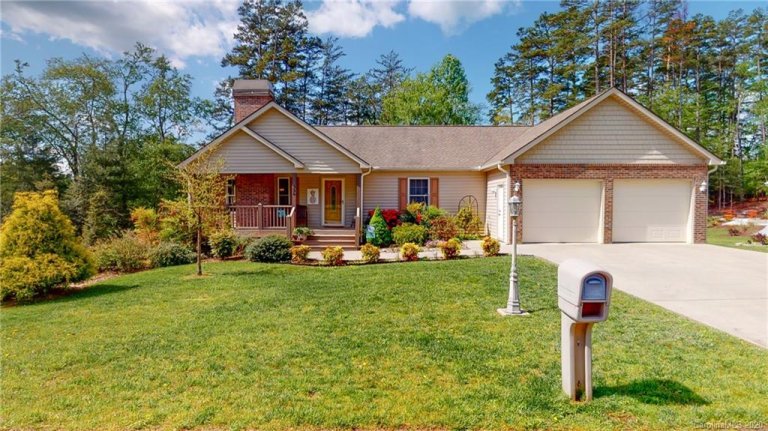 220 W Sunset Ridge Drive sold home in Sunset Ridge, Etowah, NC