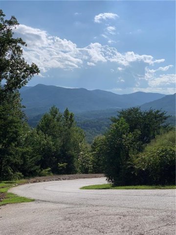 999 Holland Drive sold home in THE SANCTUARY of TRYON, Columbus, NC