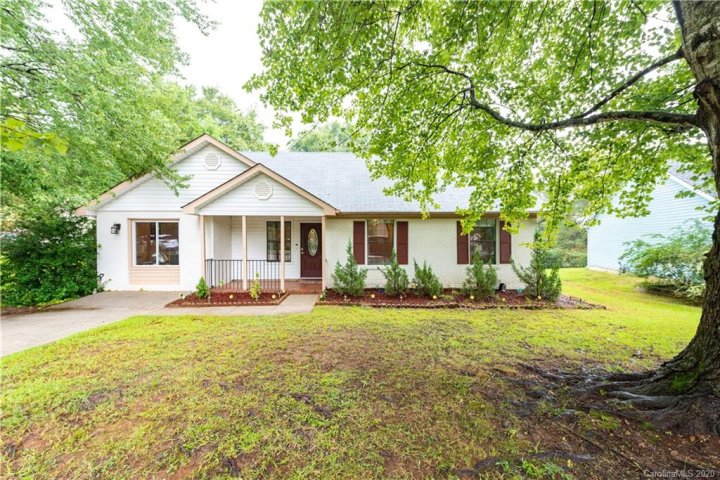 2922 Overlook Trail sold home in Stoneridge, Charlotte, NC