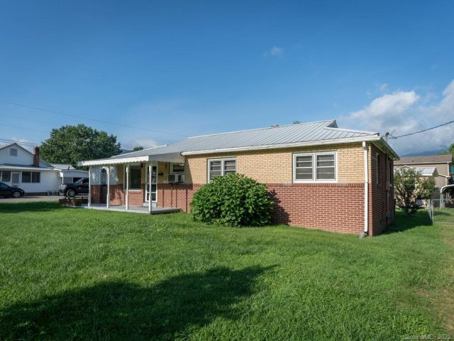 214 Brook Street sold home in Brookwood, Waynesville, NC