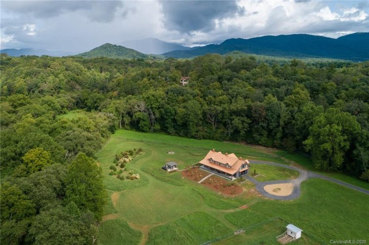 20 Waterford Lakes Drive sold home in Grand Highlands At Waterford Lakes, Fletcher, NC