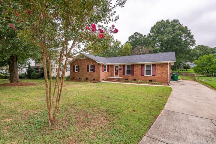 6421 Hidden Forest Drive sold home in Hidden Valley Estates, Charlotte, NC
