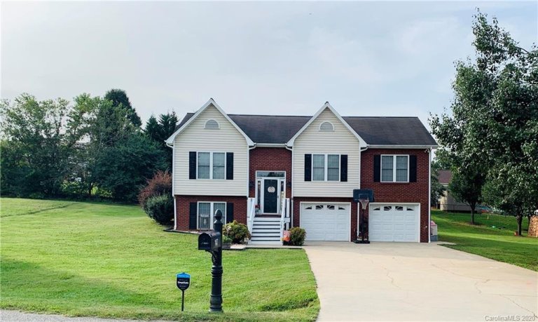 147 Freshfield Drive sold home in Meadowcreek Estates, Hudson, NC
