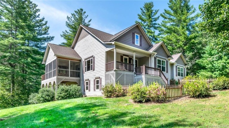 323 Daylily Drive sold home in Rebeccas Pond, Hendersonville, NC