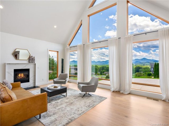 8 Nottingham Drive sold home in Challedon, Candler, NC