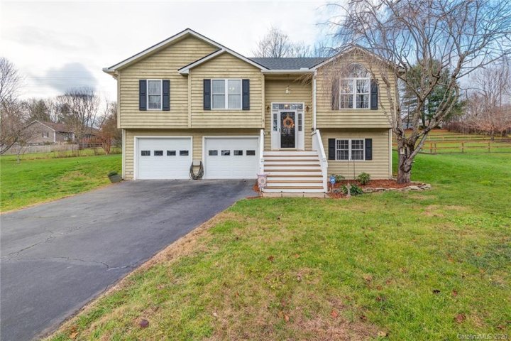 5 Mallory Meadows Court sold home in Mallory Meadows, Arden, NC