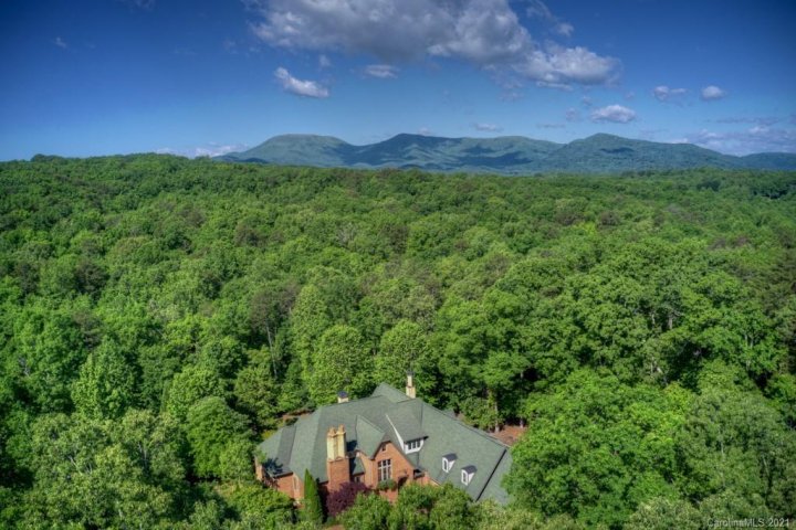 19 Coachman Lane sold home in Hunting Wood, Tryon, NC