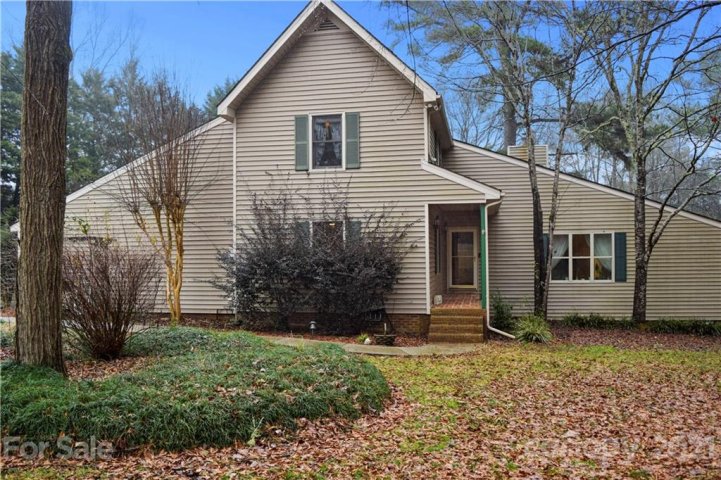 1100 Peach Farm Road sold home in West Manor, Lancaster, SC