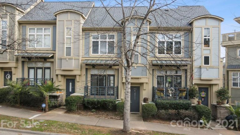 906 Garden District Drive sold home in Skyline Terrace, Charlotte, NC