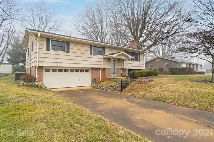 1761 24th Avenue Court sold home in Pinebrook Park, Hickory, NC