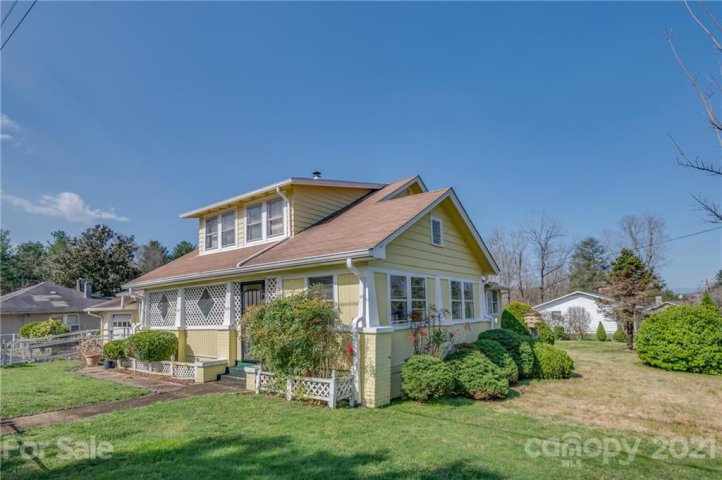 320 Glover Street sold home in Barker Heights, Hendersonville, NC