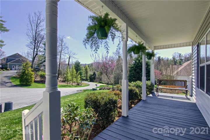 481 Kanuga Forest Drive sold home in Kanuga Forest, Hendersonville, NC