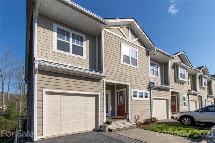 40 Foxden Drive Unit 201 sold home in Fox Glen Condominium, Fletcher, NC
