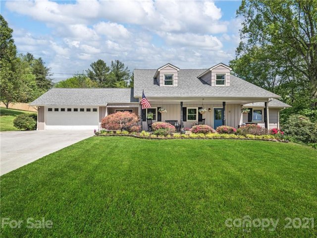 83 Greenbriar Drive sold home in Fairway Hills, Waynesville, NC