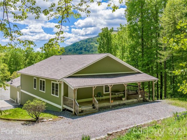 400 Spar Mill Road sold home in Cherry Hollow, Burnsville, NC