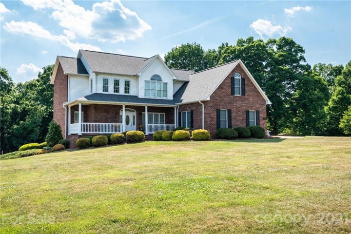 1338 Willow Creek Drive sold home in Fairway Farms, Newton, NC