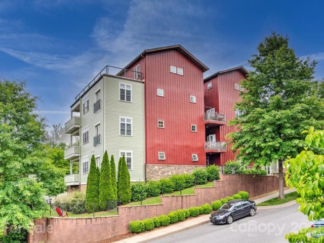 400 Skyloft Drive 201 sold home in Skyloft Condos, Asheville, NC