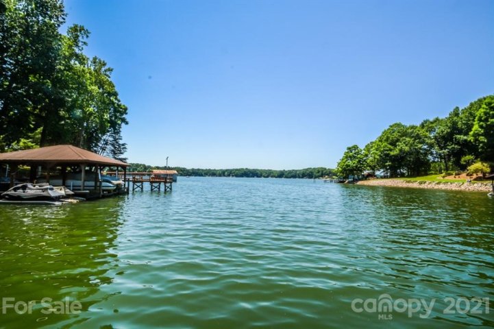302 Clark Cove Road sold home in Old Homestead, Statesville, NC