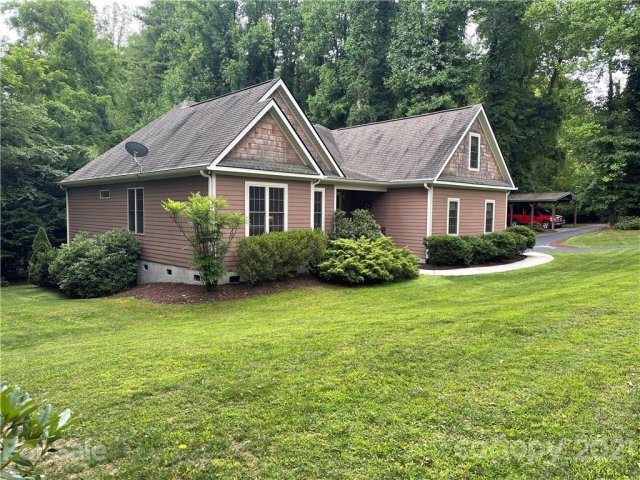 1916 Laurel Park Highway sold home in Laurel Park, Hendersonville, NC