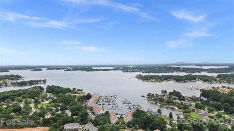 18789 Vineyard Point Lane sold home in Shelter Cove, Cornelius, NC