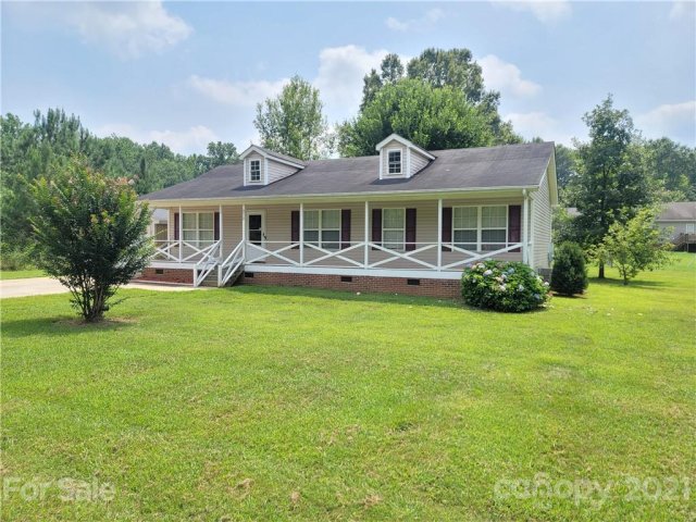 212 Nottingham Drive sold home in English Garden Park, York, SC