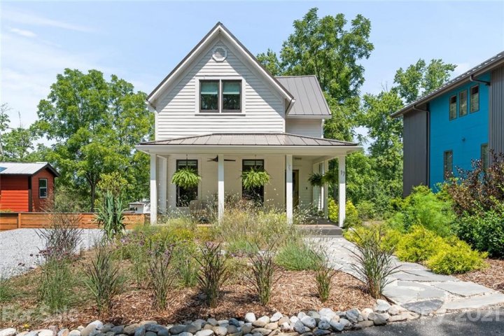 17 Girdwood Street sold home in Chicken Hill, Asheville, NC