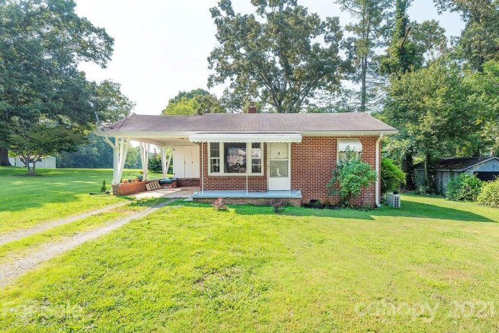 915 Brooklyn Avenue sold home in Barker Heights, Hendersonville, NC