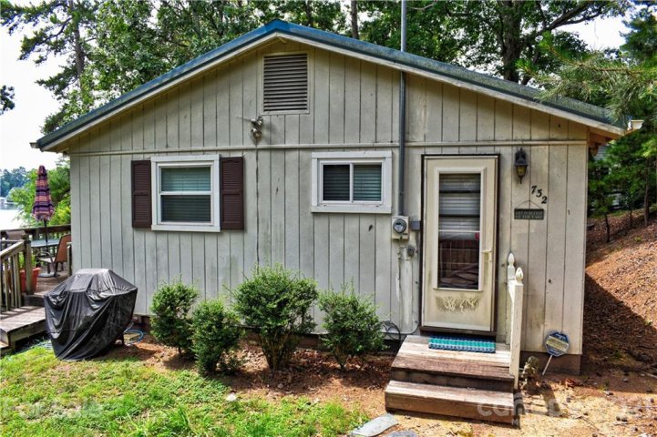 732 Shoreline Drive sold home in Lake Shore Estates, Badin Lake, NC