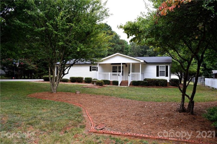 1303 Meadowland Drive sold home in Meadowbrook, Lincolnton, NC
