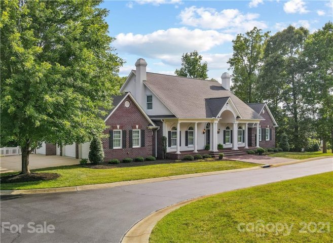 2237 Willow Creek Drive sold home in Fairway Farms, Newton, NC